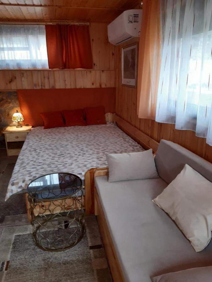 Matyas Apartman Tard Екстериор снимка