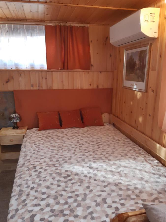 Matyas Apartman Tard Екстериор снимка