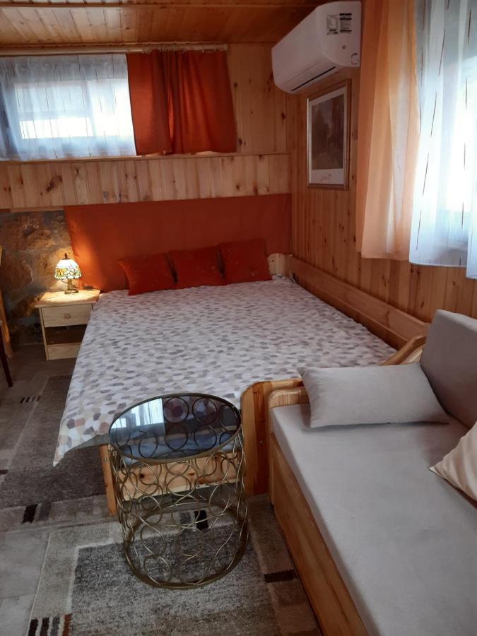 Matyas Apartman Tard Екстериор снимка